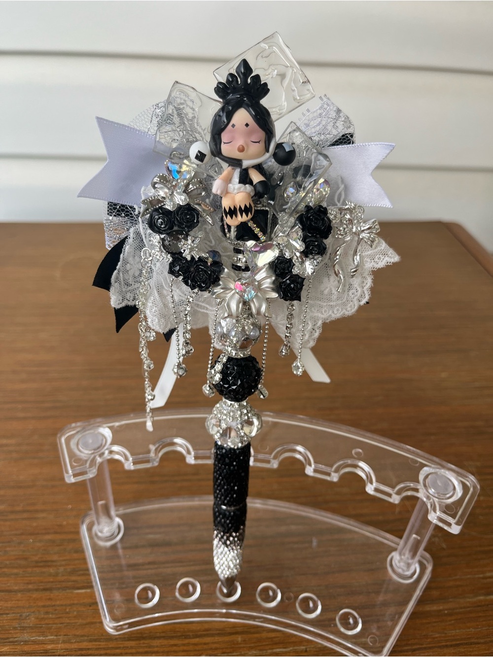 Black & White skullpanda refillable beaded pen
